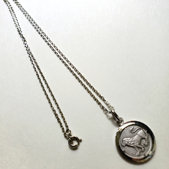 G&L Jewelry - Leo Zodiac Silver Pendant Necklace